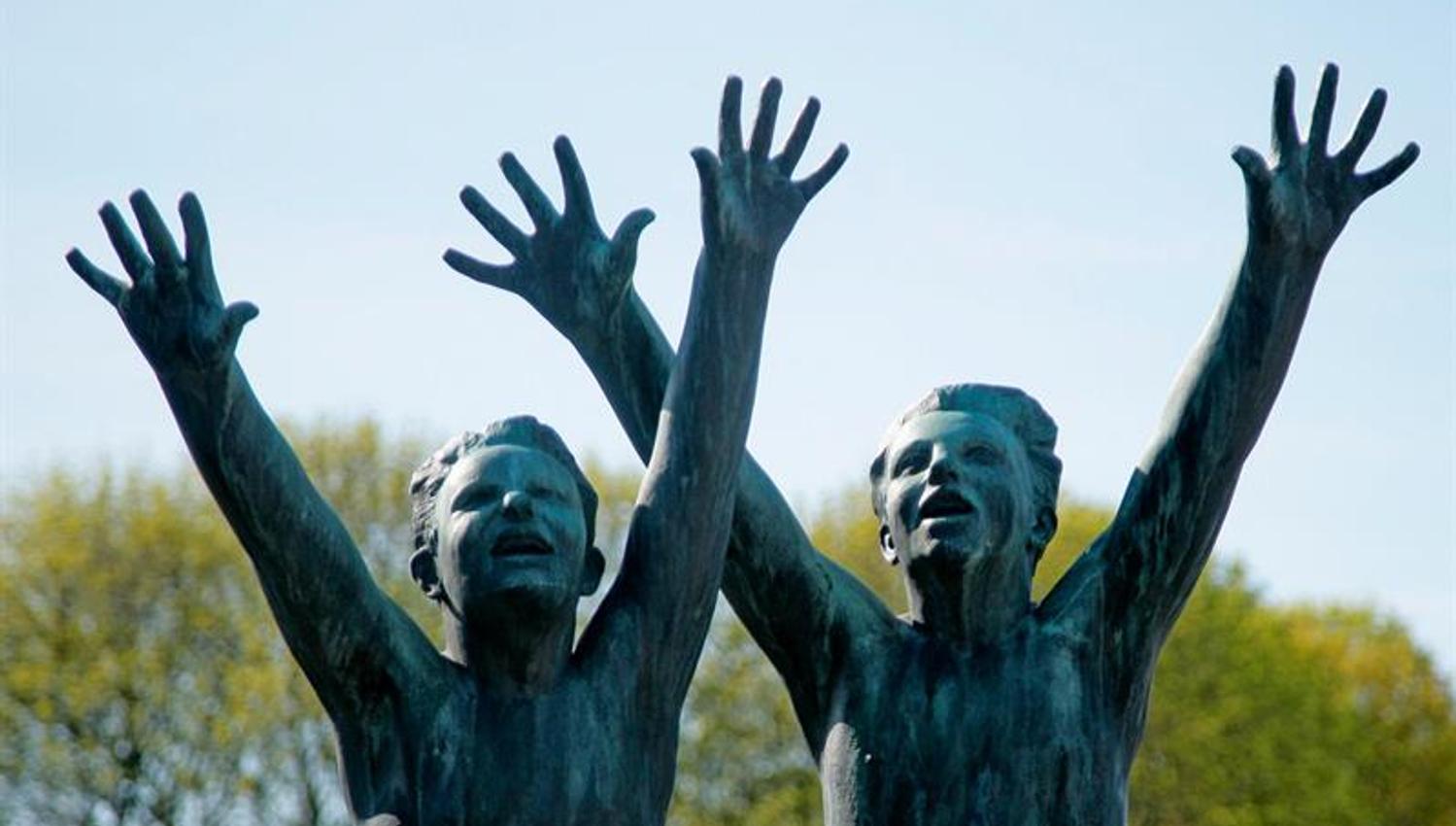statue of two young boys