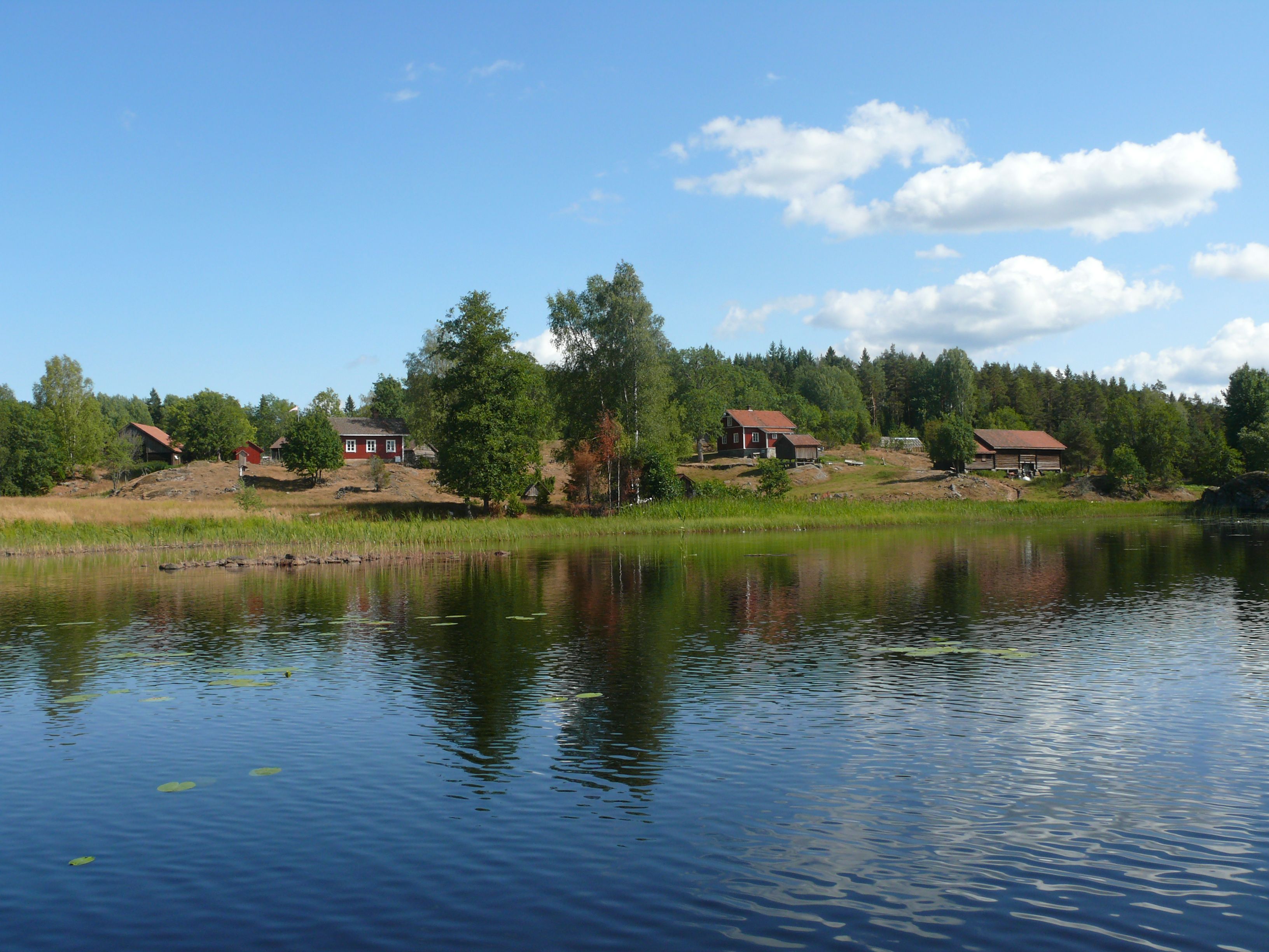 en sæter ved et vann