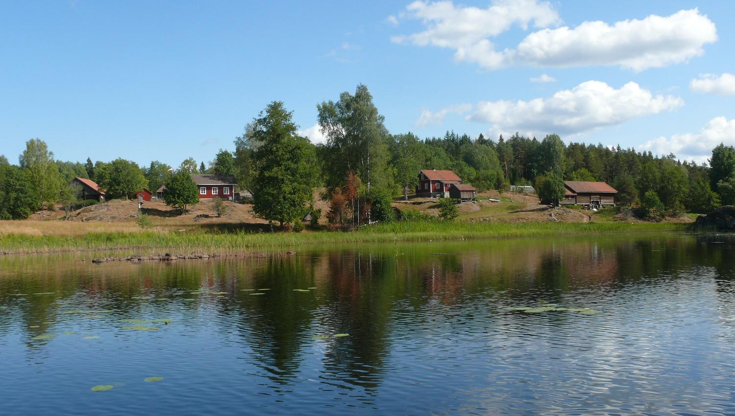 en sæter ved et vann