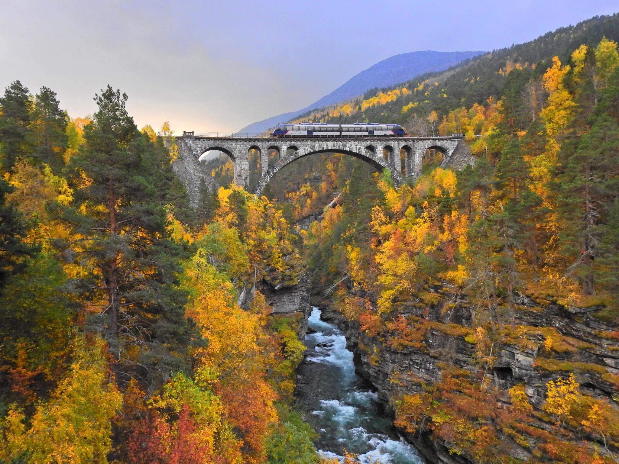 Kylling Bridge and Vermafossen waterfall