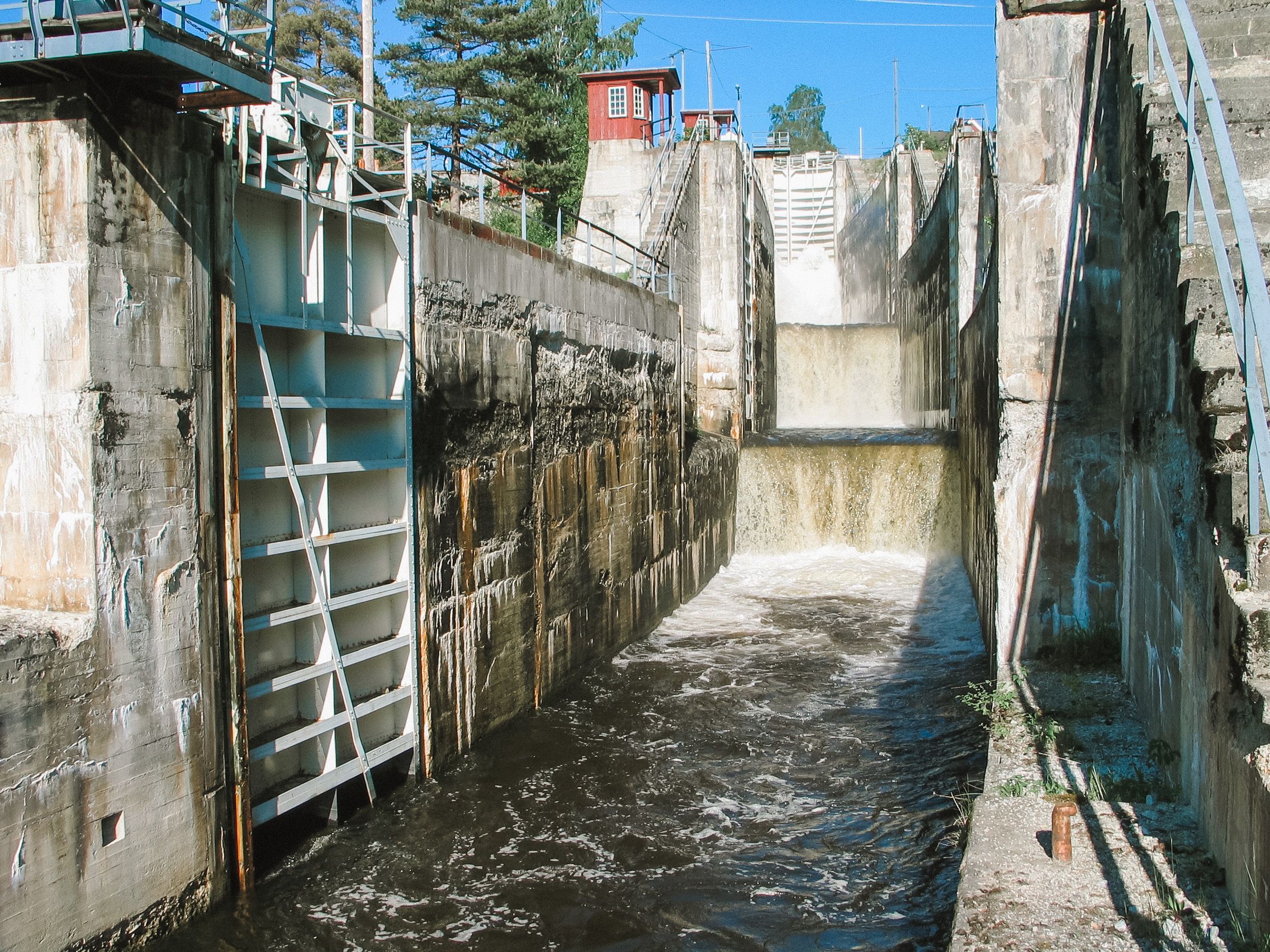 MS Brekke sluser i Brekke sluser Halden Haldenkanalen Sluseanlegg Europas Høyeste sluser