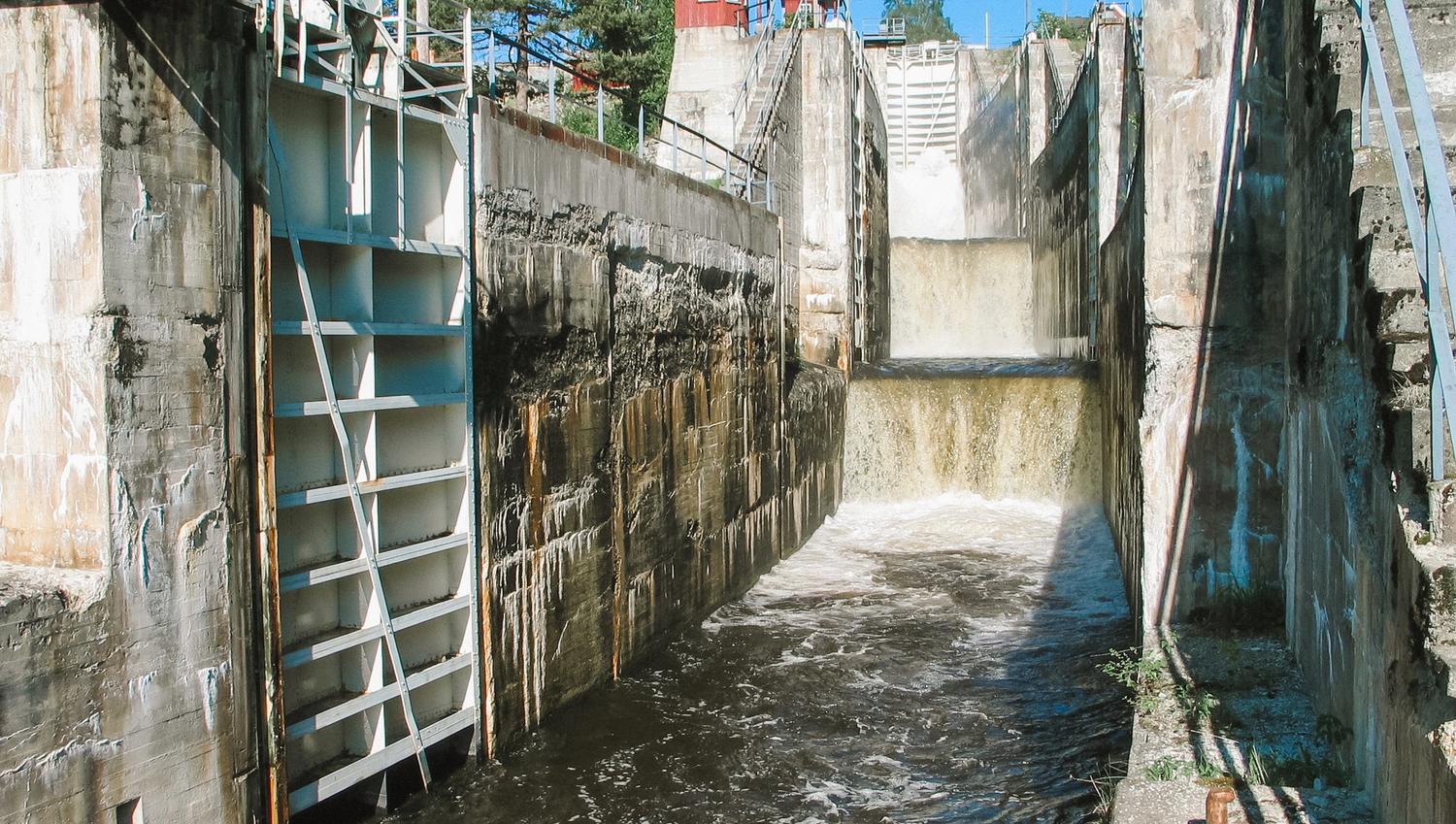 MS Brekke sluser i Brekke sluser Halden Haldenkanalen Sluseanlegg Europas Høyeste sluser
