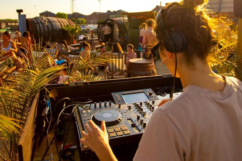 DJ on the fjord terrace 