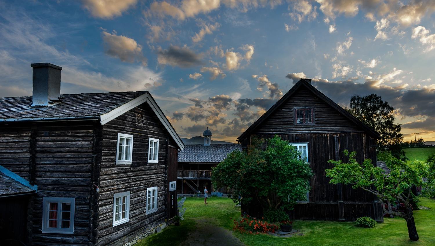 Innsyn inn mot tunet på Sygard Grytting