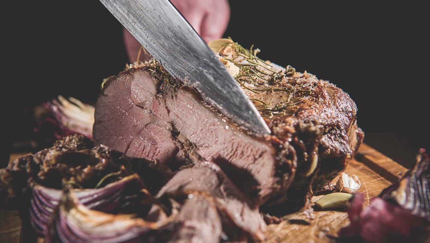 Tyinlam er naturbasert lammekjøtt, og det er høyfjellene i Valdres som gir oss så gode råvarer med smak, kjøttfylde og næringsinnhold av ypperste kvalitet!