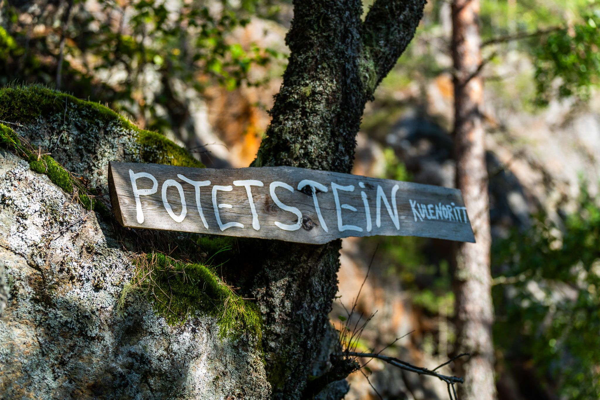 Ett skilt med Potetstein / kulenoritt