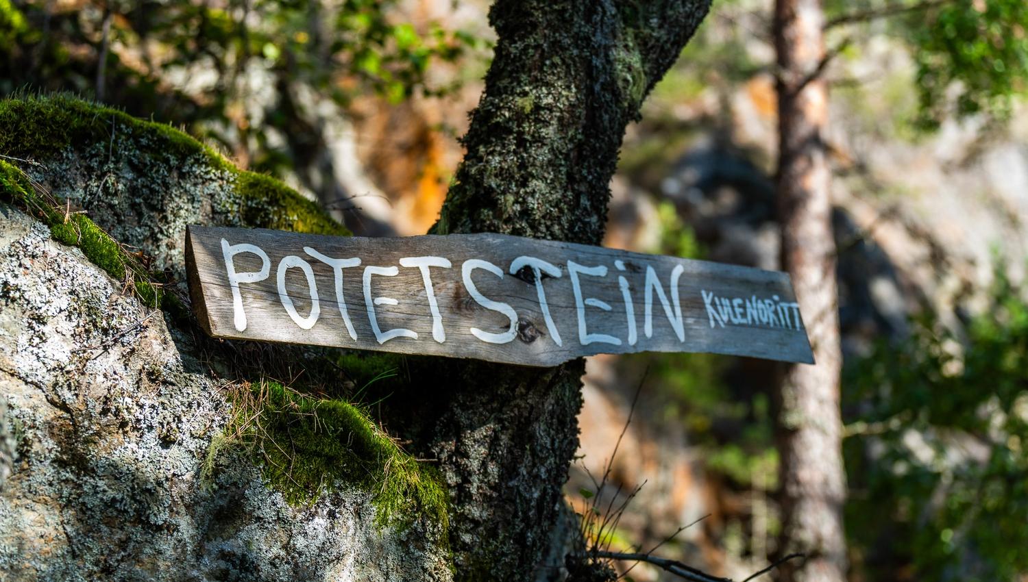 Ett skilt med Potetstein / kulenoritt
