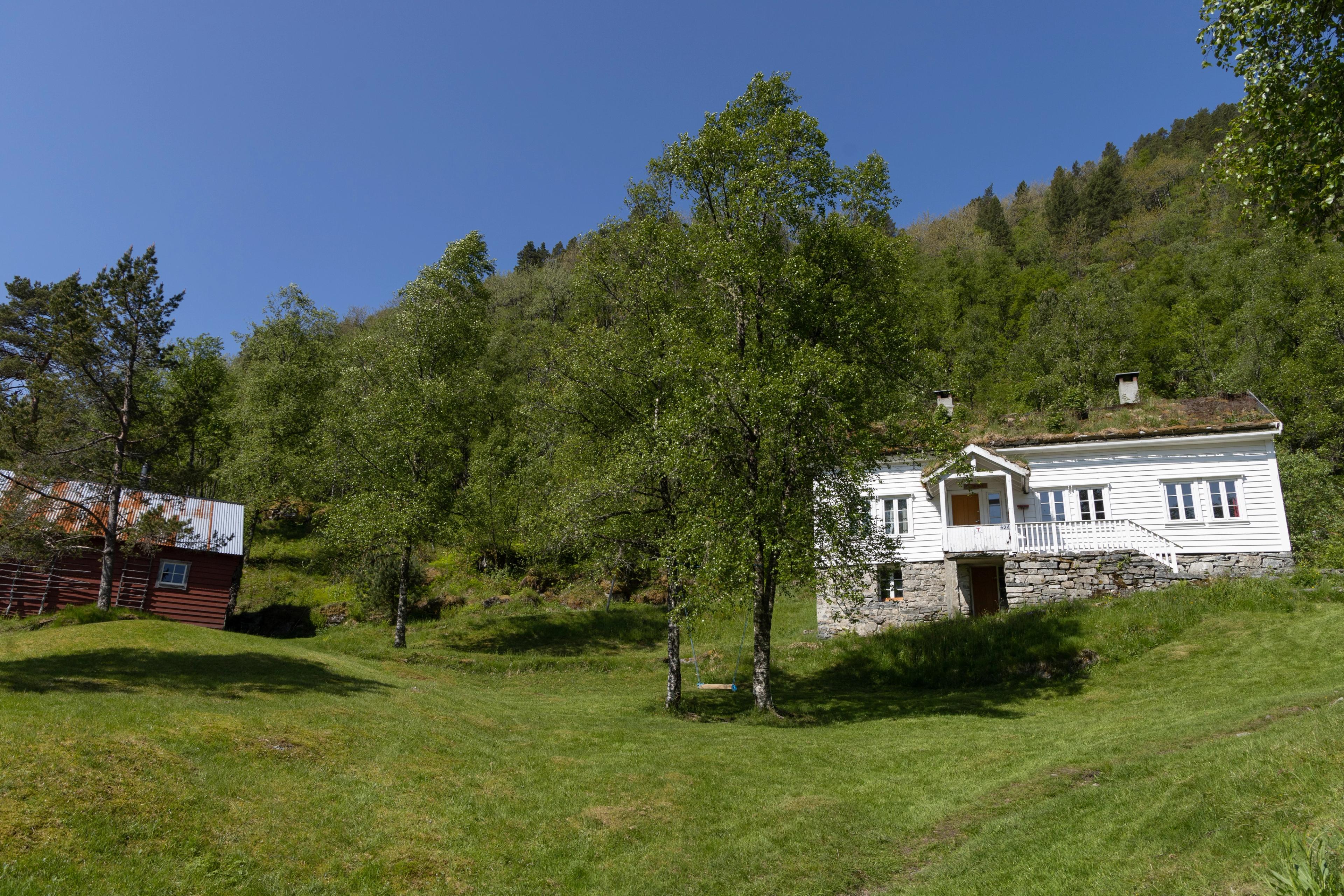 Træet gård - våningshus og låve