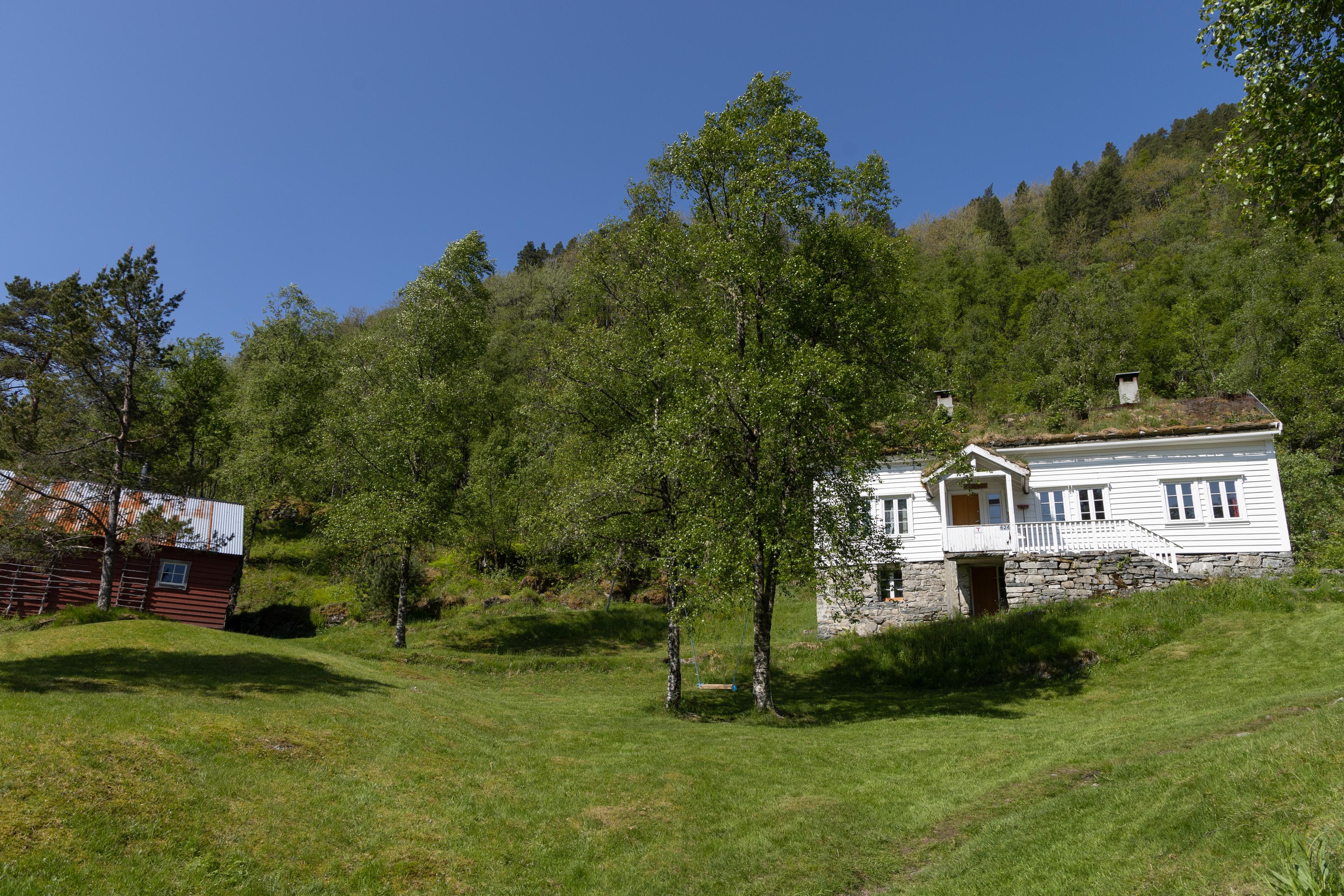 Træet gård - våningshus og låve