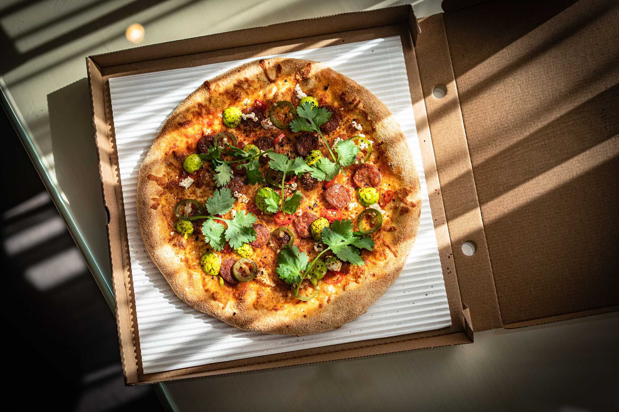 Pizza sett ovenfra