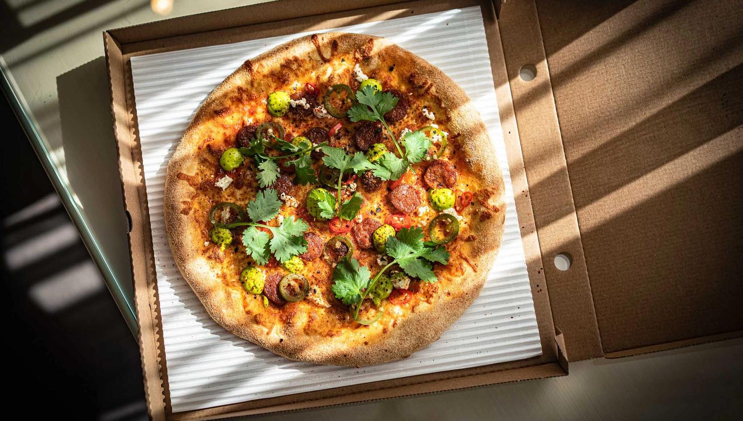 Pizza sett ovenfra