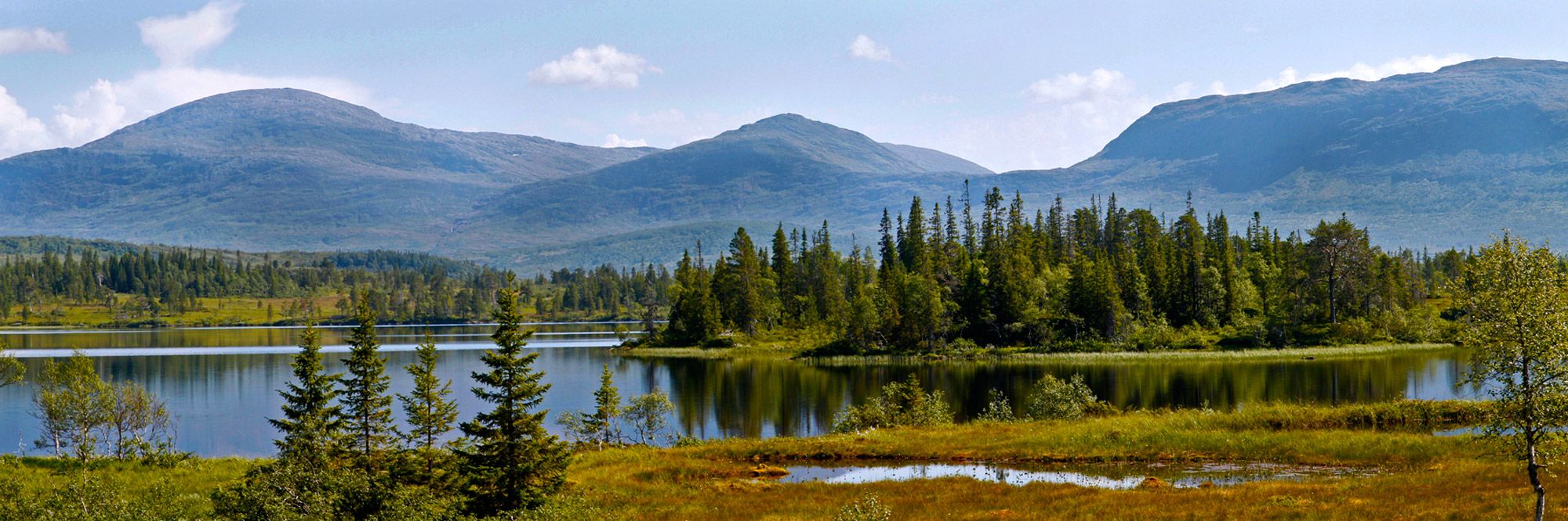 Hiking in Skjækra Mountains