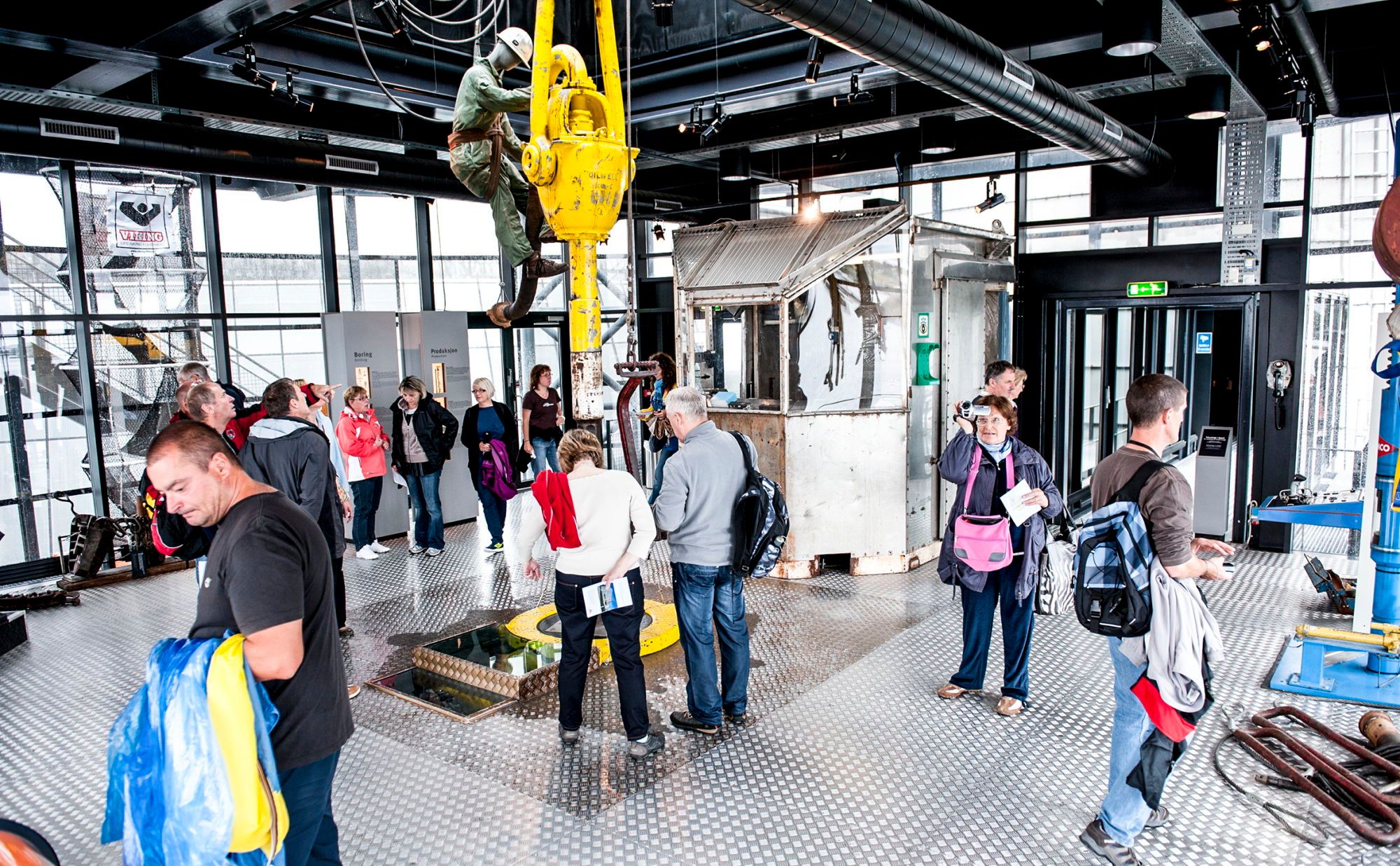 Besøkende på museet
