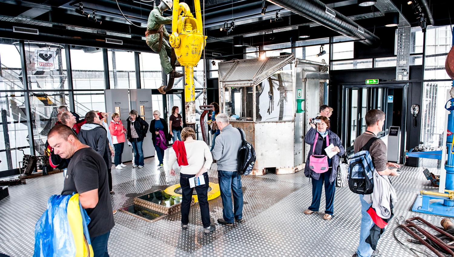Besøkende på museet
