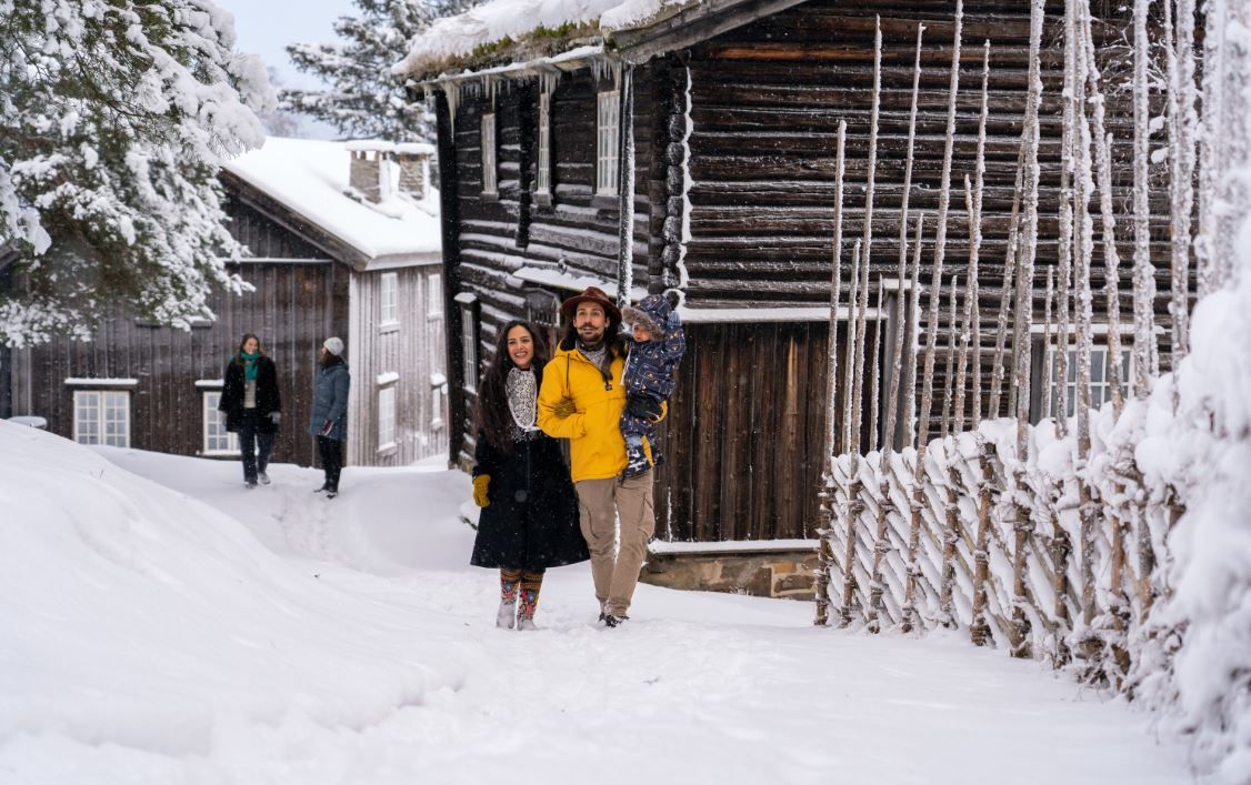 Hadeland Folkemuseum_vinter_Skigard_Familiepåtur_Foto_Visit_Innlandet_HH_WEB