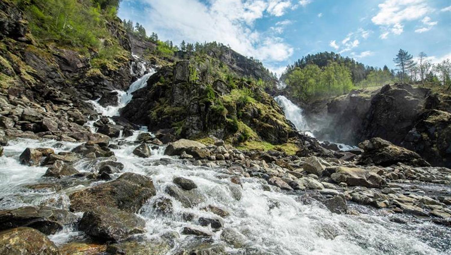 Nærbilde av Låtefoss i Hardanger, Norge.