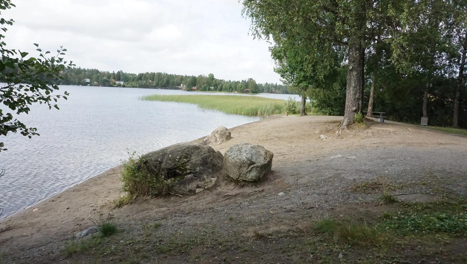 Steiner på strand