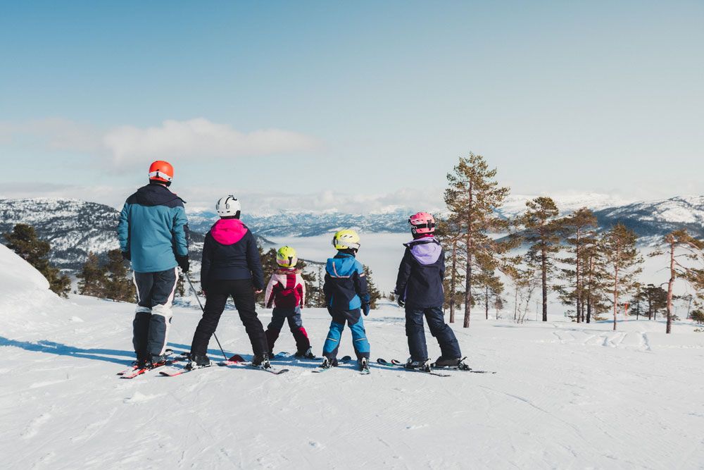 Familie på ski_web