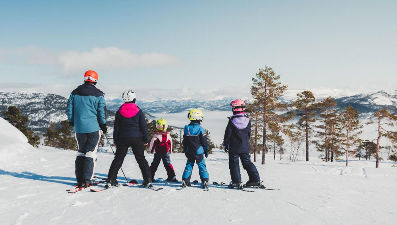 Familie på ski_web