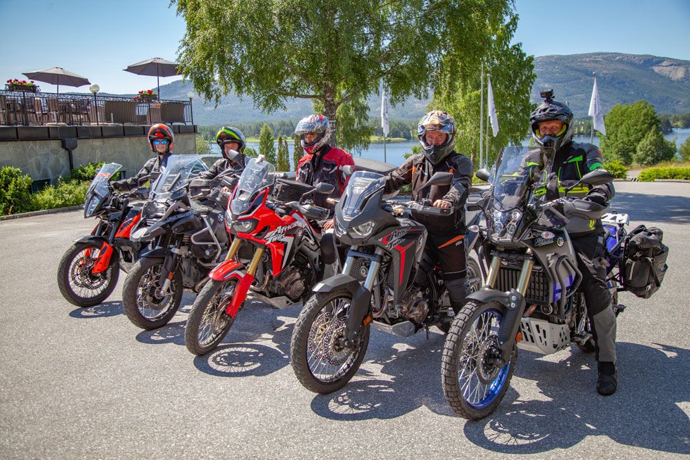 Flotte herrer på sine flotte motorsykler Foto Straand hotel