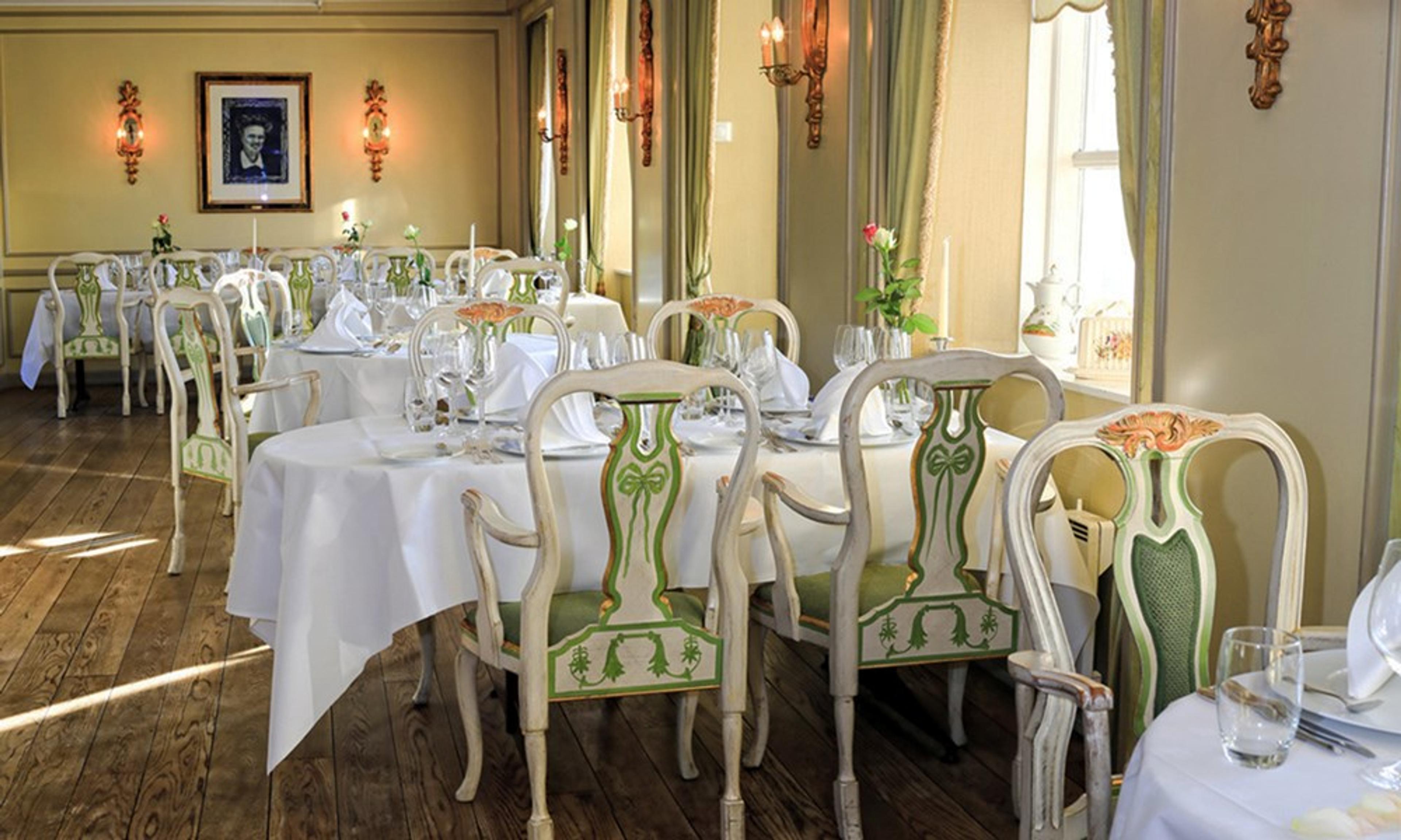 Restaurant Much, Refsnes gods