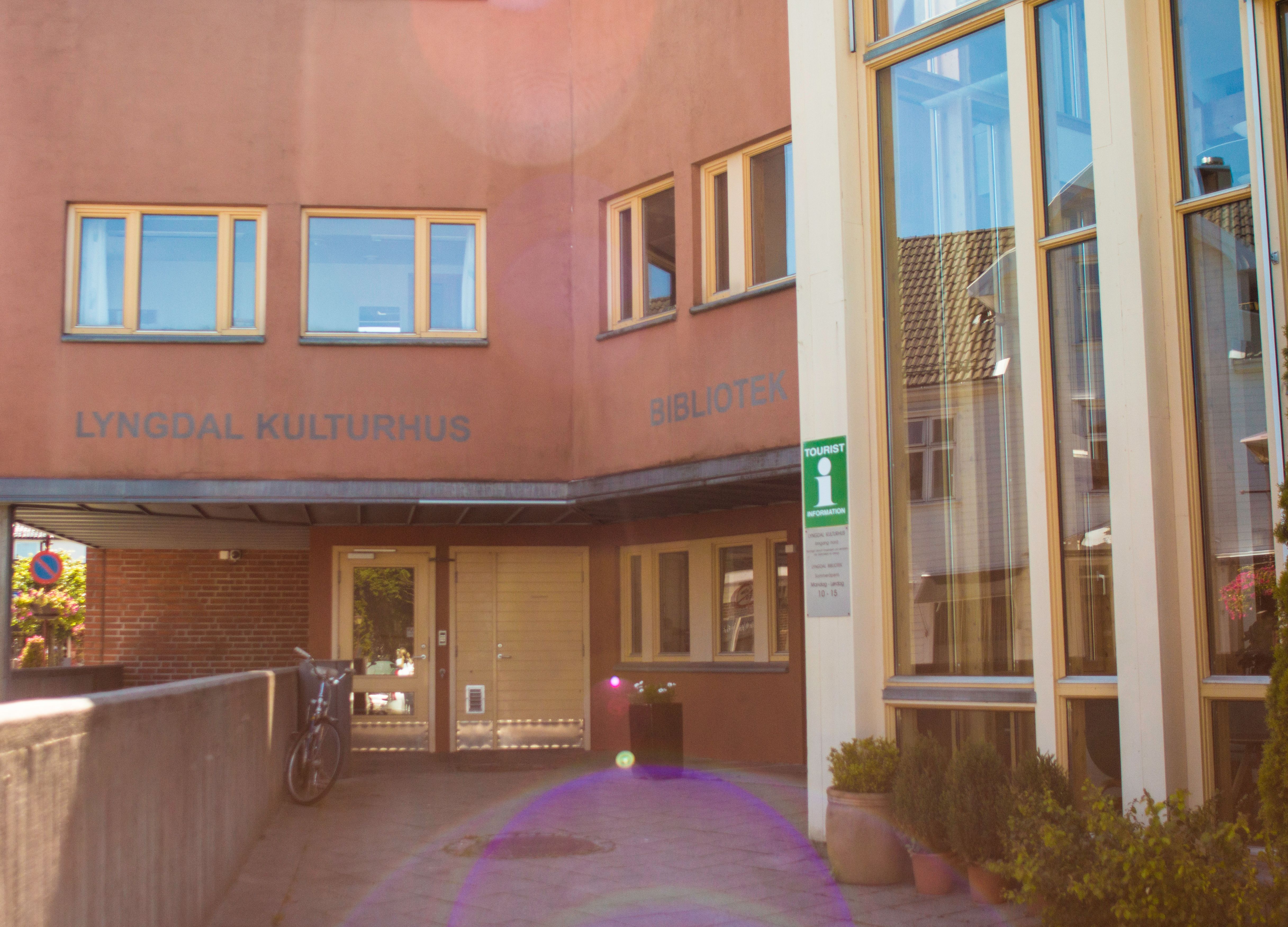 Lyngdal Turistkontor inngangsparti