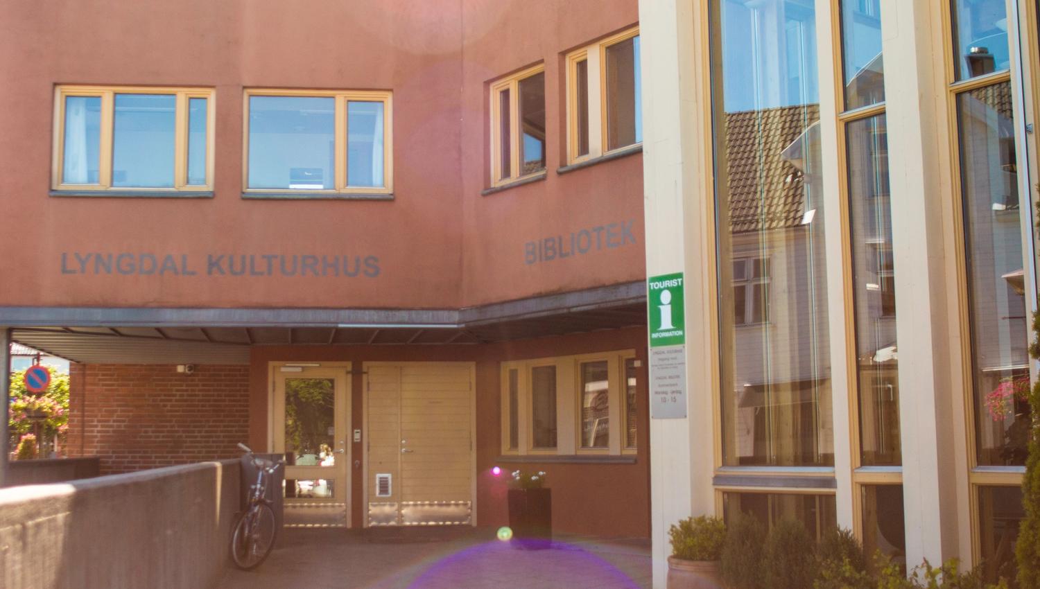 Lyngdal Turistkontor inngangsparti
