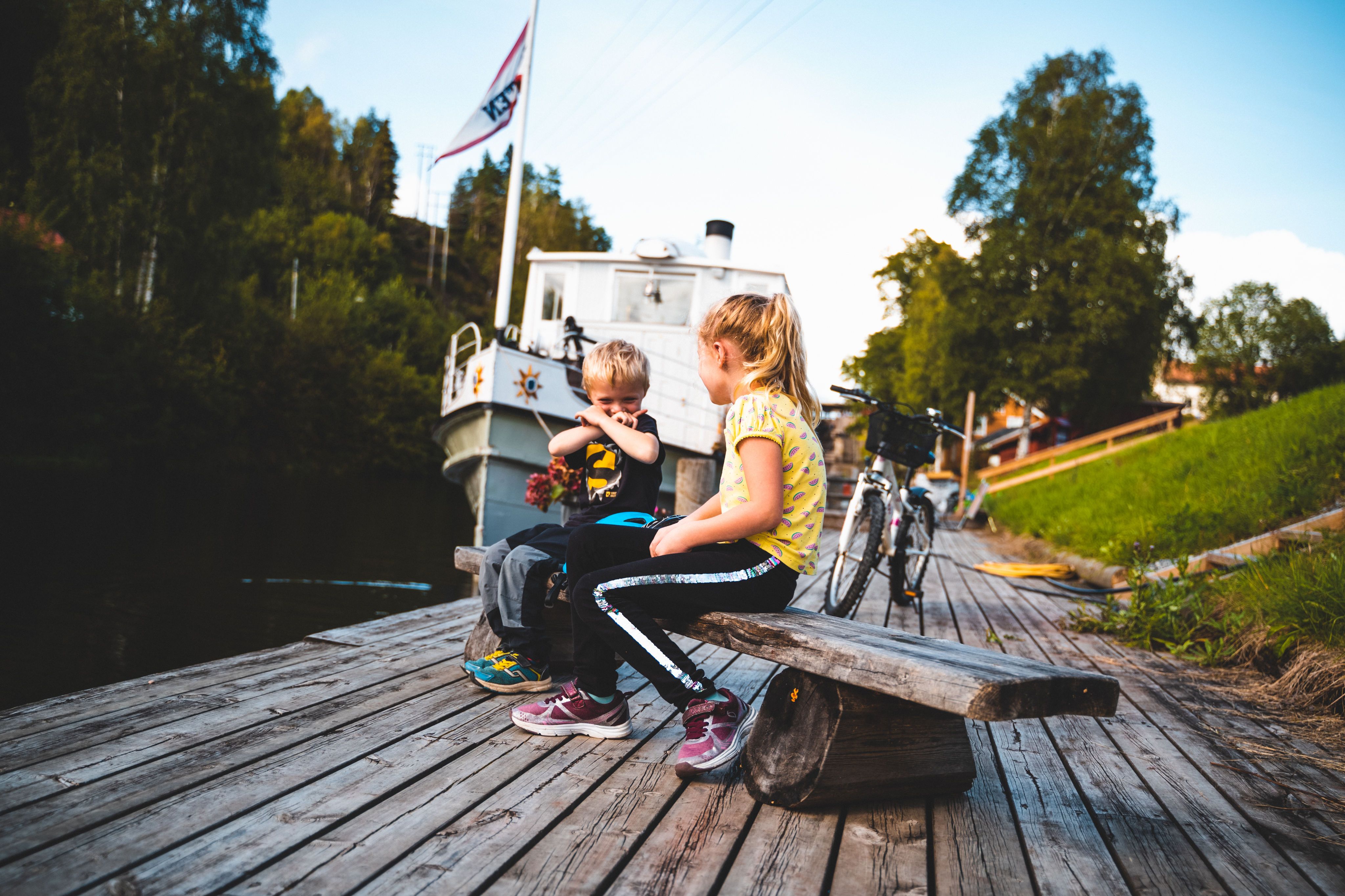 Two children in front of the antique ship