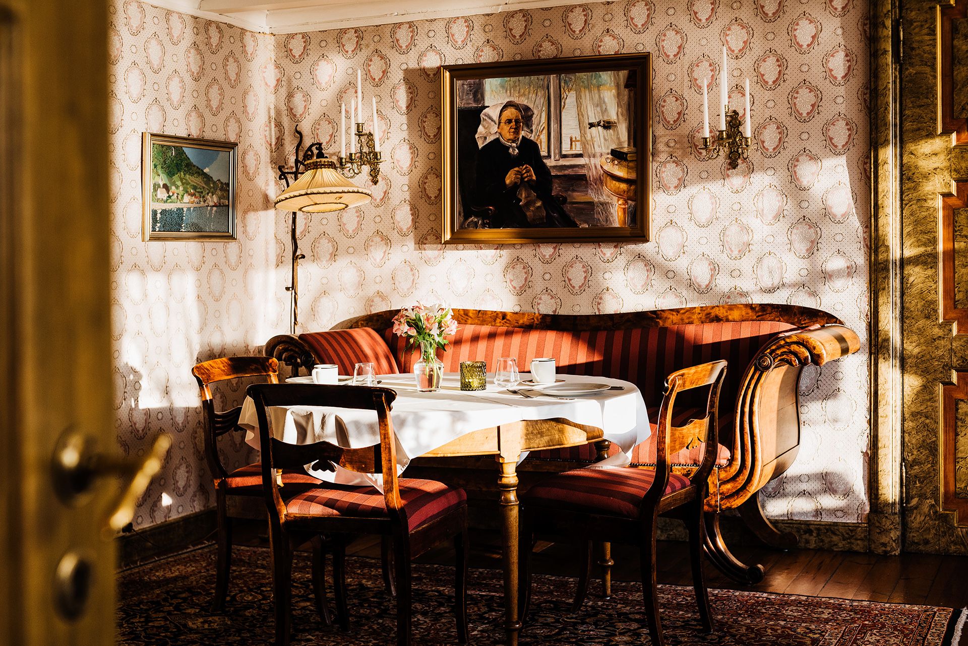 A glimpse into the historic atmosphere of Utne Hotel with elegant antique furniture.
