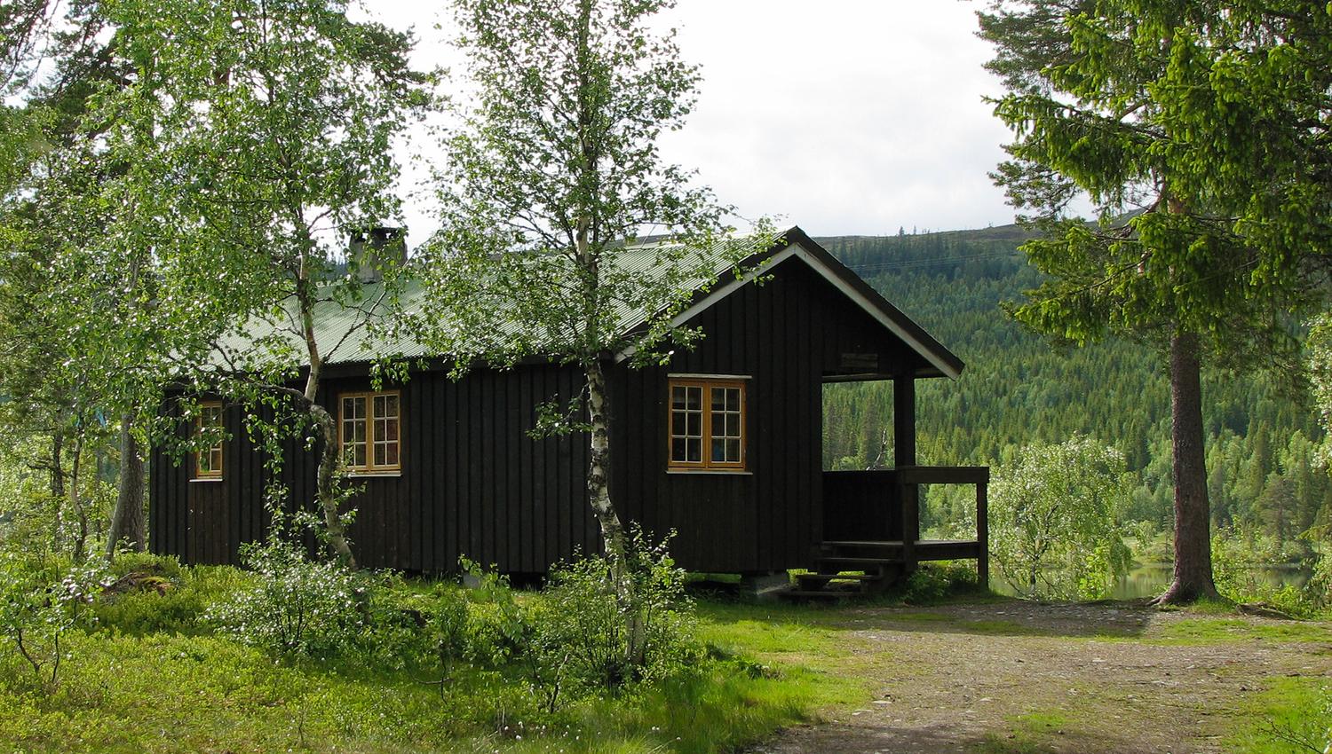 Roktsjøhytta på sommerstid