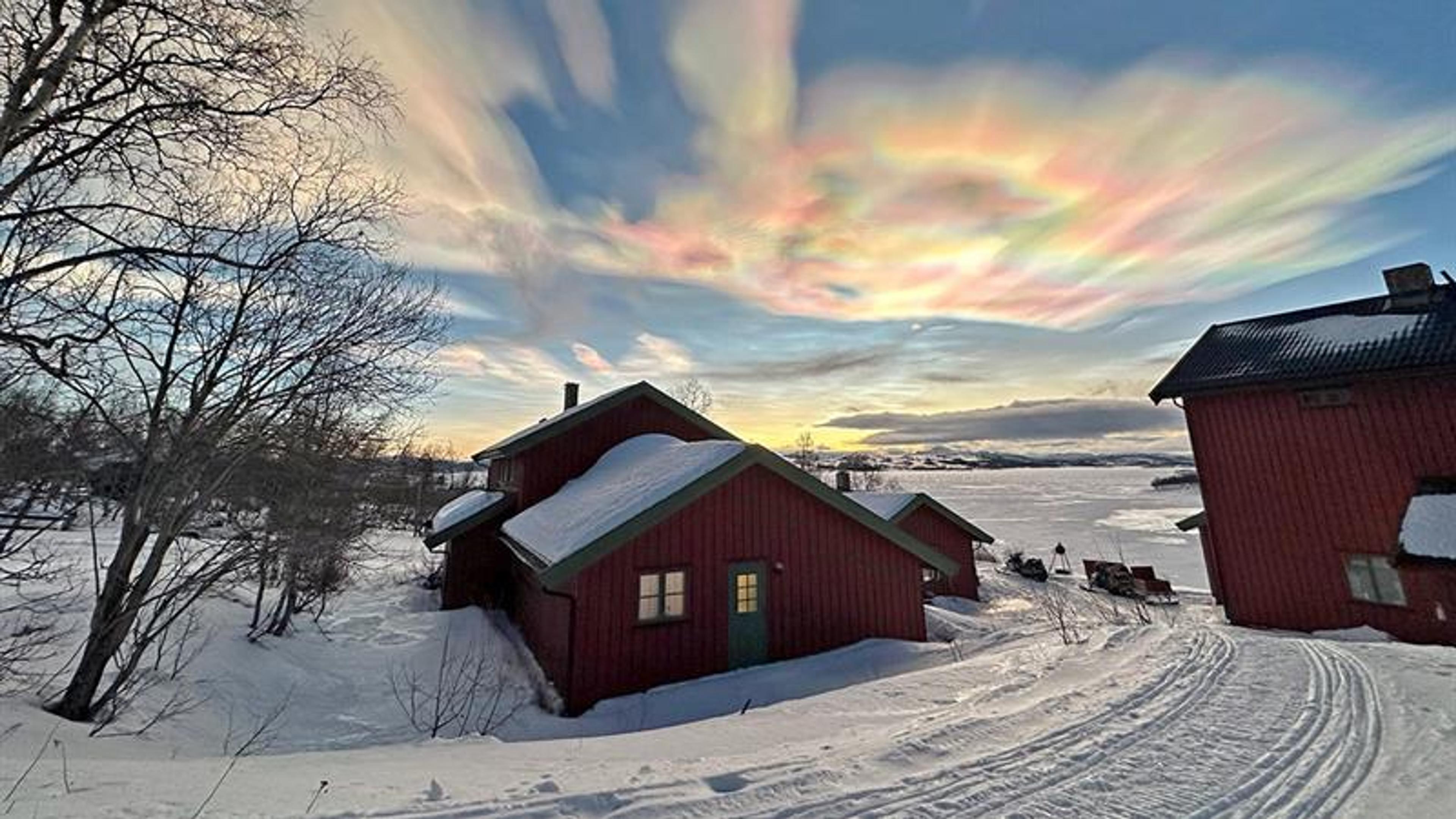 Møsstrond Tourist Cabin in winter