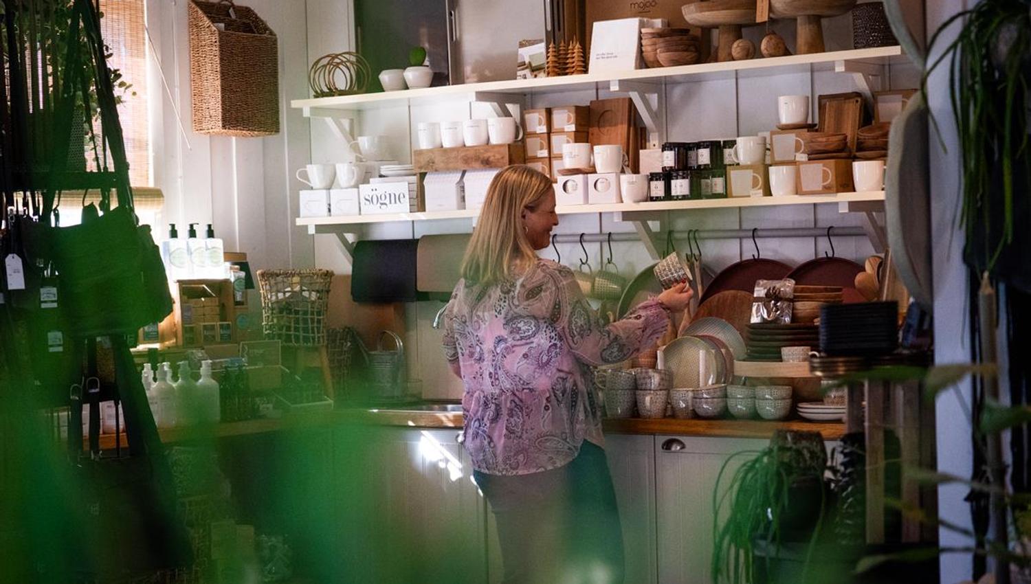 De 4 årstider, interiørbutikken på Peder Balke-senteret med lokale matvarer og blomster.