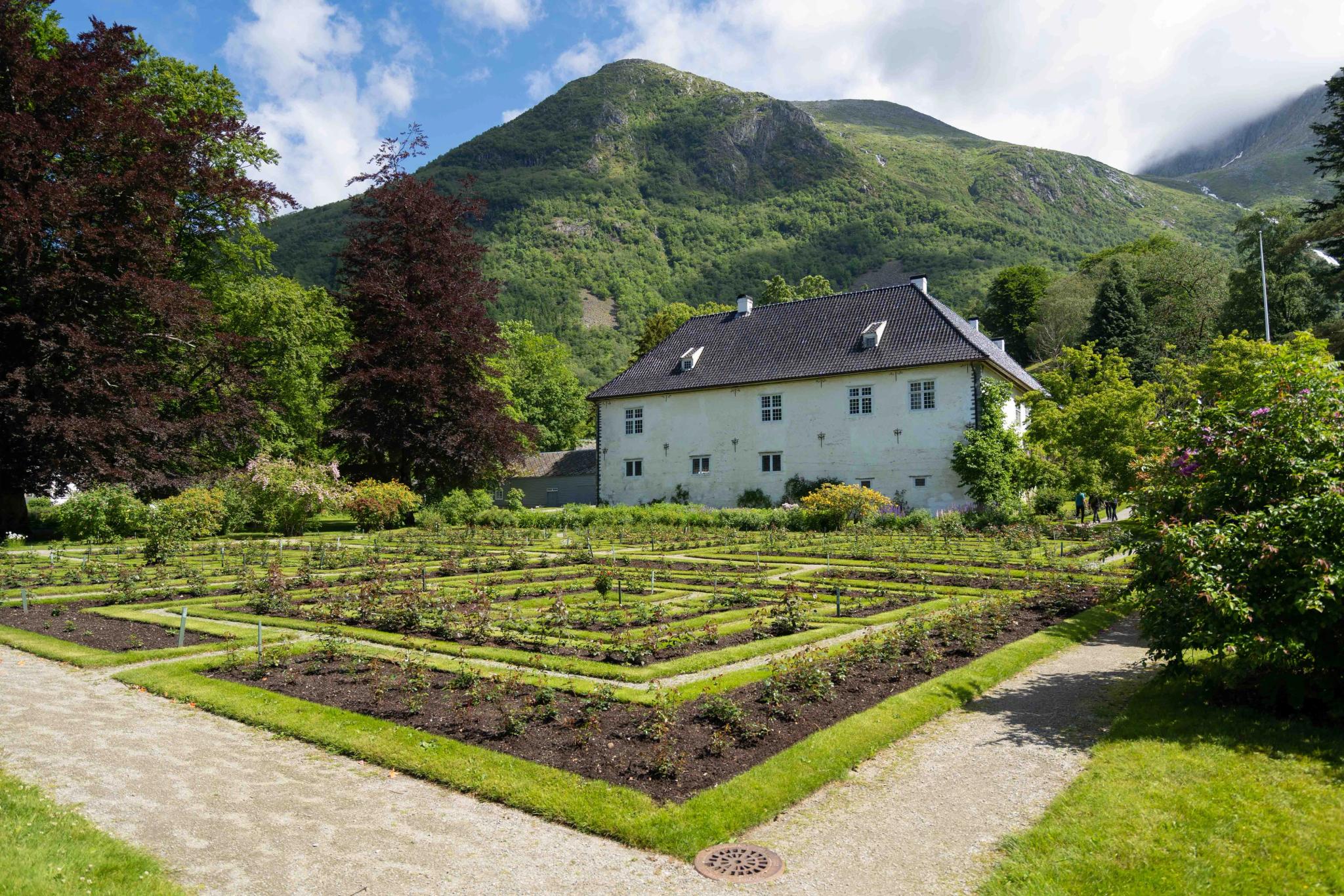 Baroniet Rosendal manor with Renaissance garden and mountain view in Hardanger.