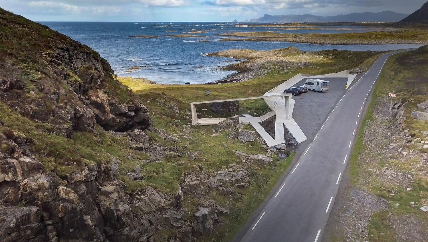 Bukkekjerka with parking and toilets