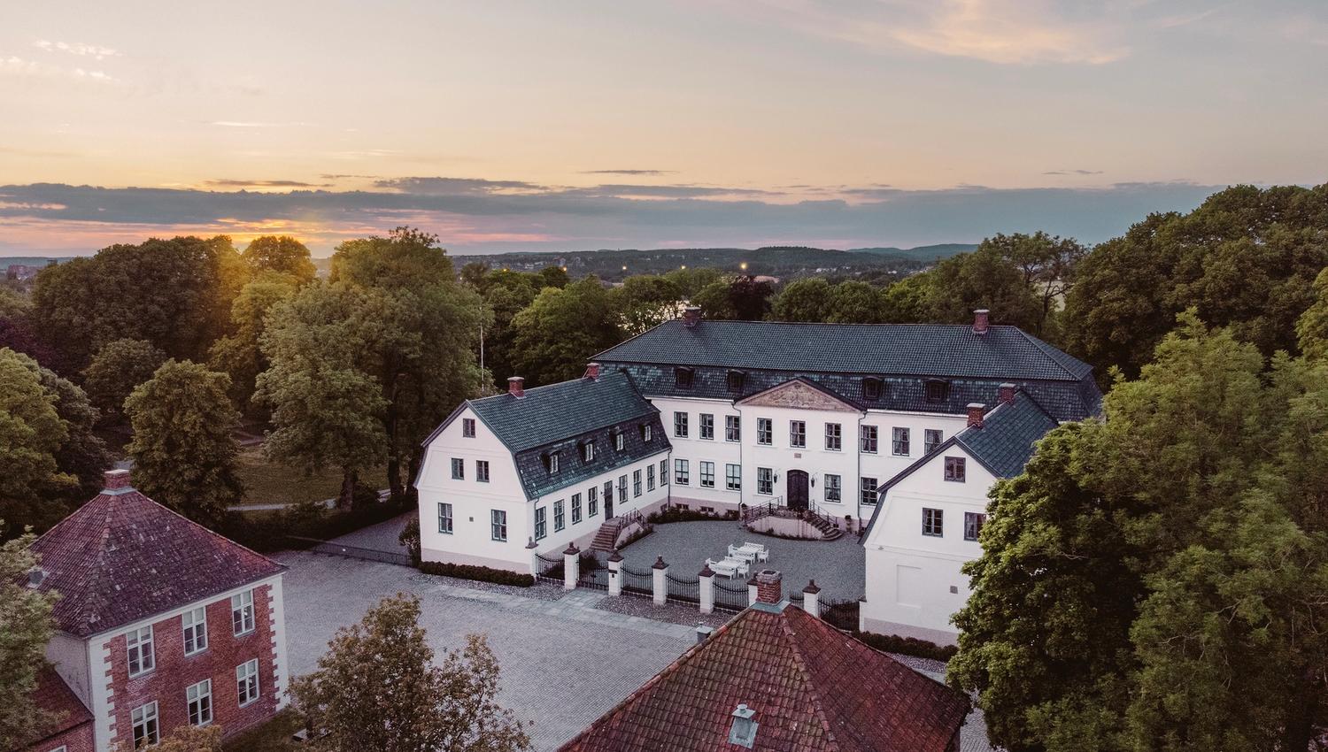 Bilde av Hafslund Hovedgård fra lufta. Foto.