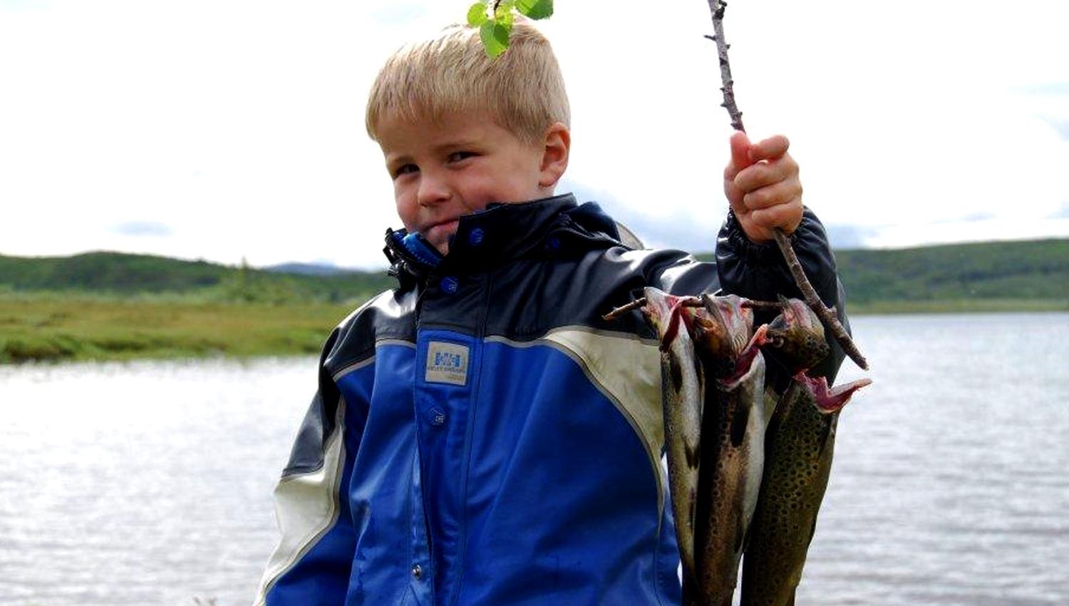 Steinkjer Kommuneskoger - Kid with a small catch
