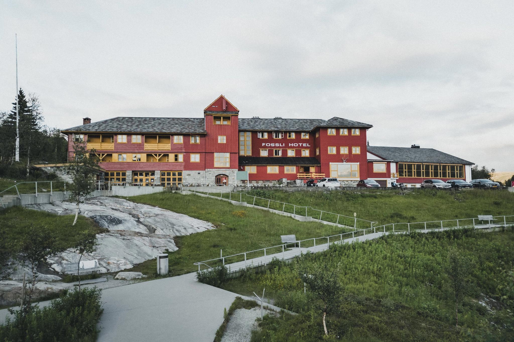 Fossli Hotel av Heidi Kvamsdal juni 24
