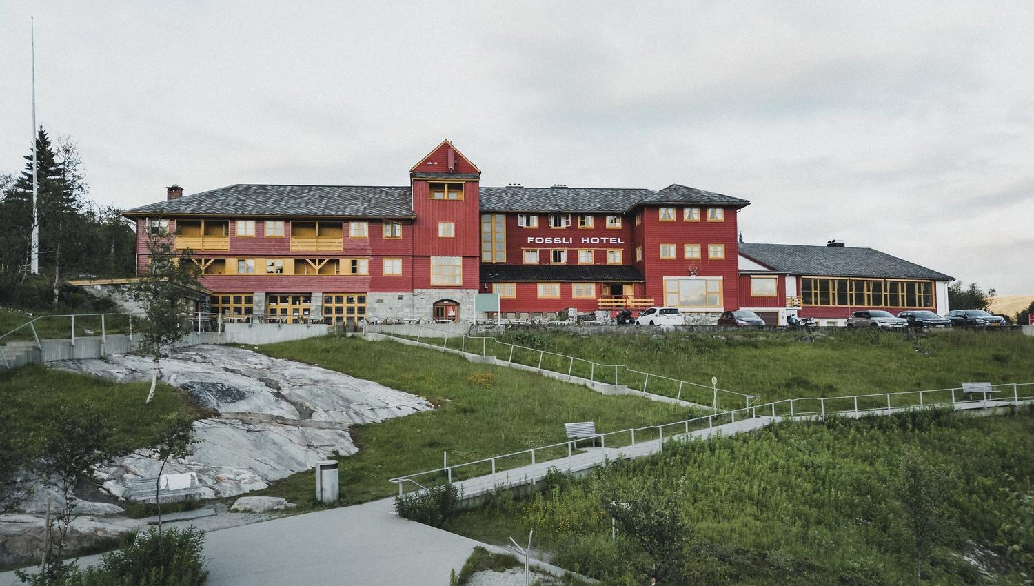 Fossli Hotel av Heidi Kvamsdal juni 24