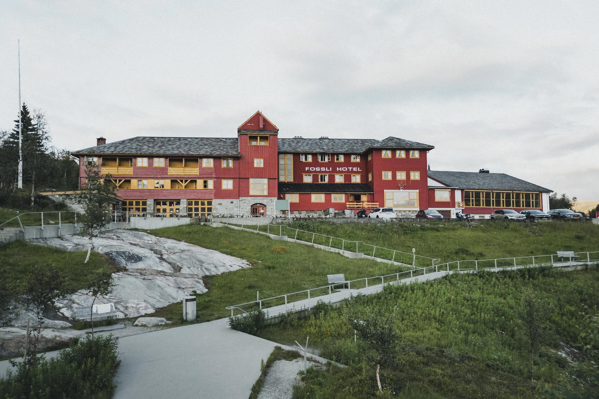 Fossli Hotel av Heidi Kvamsdal juni 24
