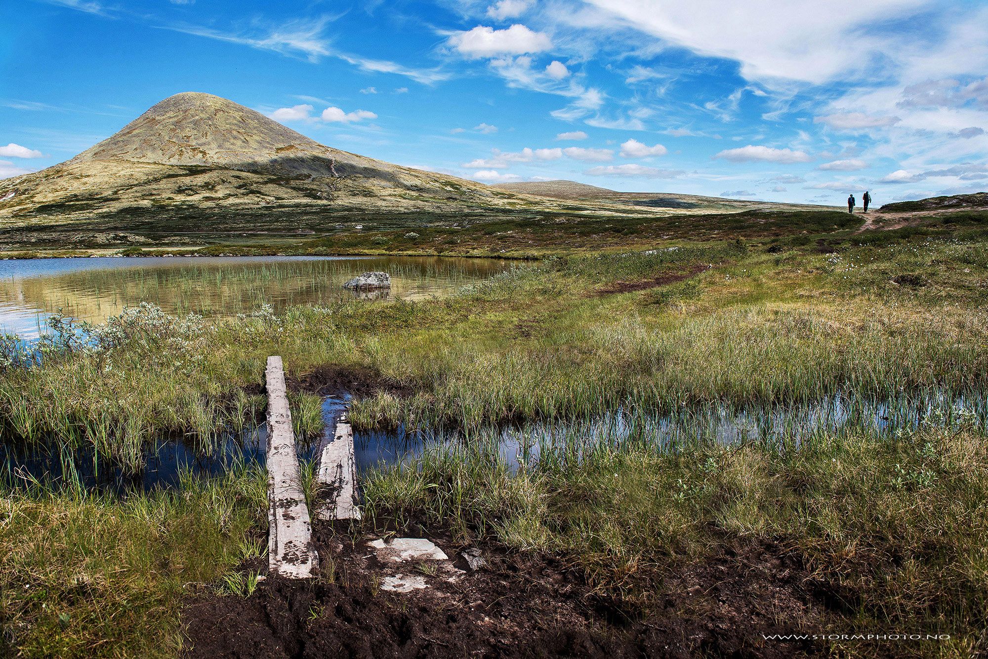 Couple walking near Muen, Venabygdsfjellet | Venabu Fjellhotell