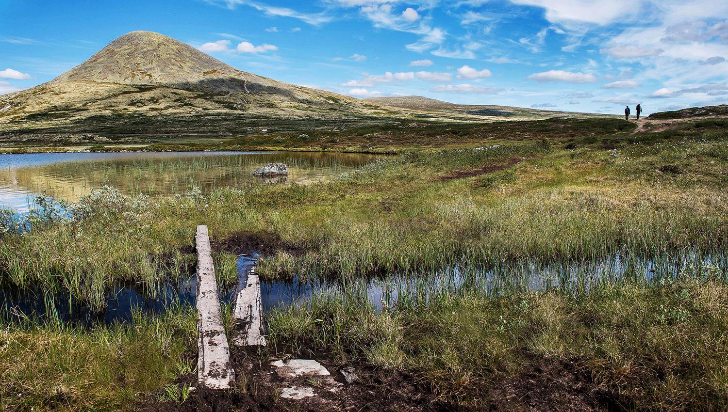 Couple walking near Muen, Venabygdsfjellet | Venabu Fjellhotell