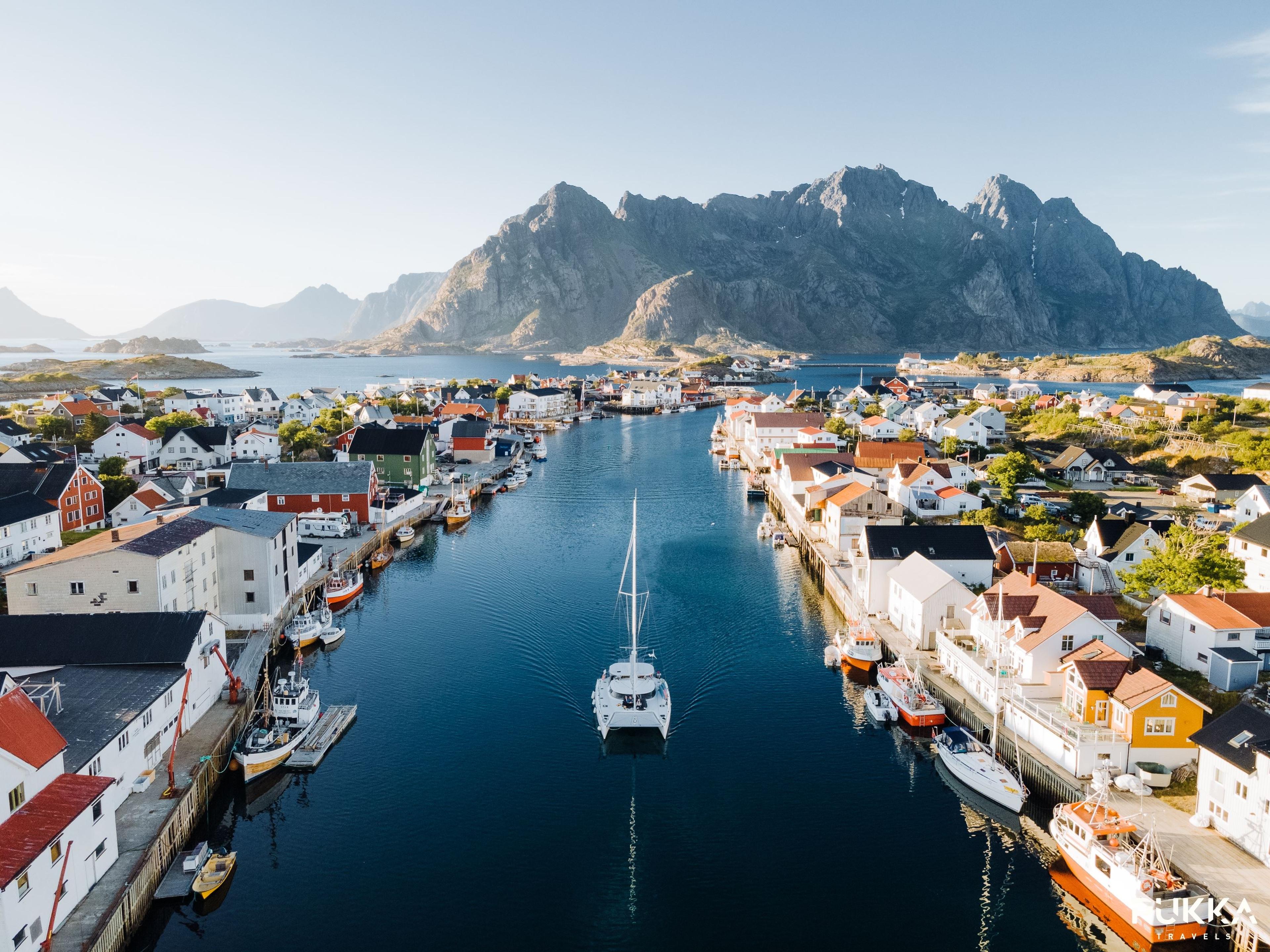 Lofoten: Sail to Explore Henningsvær