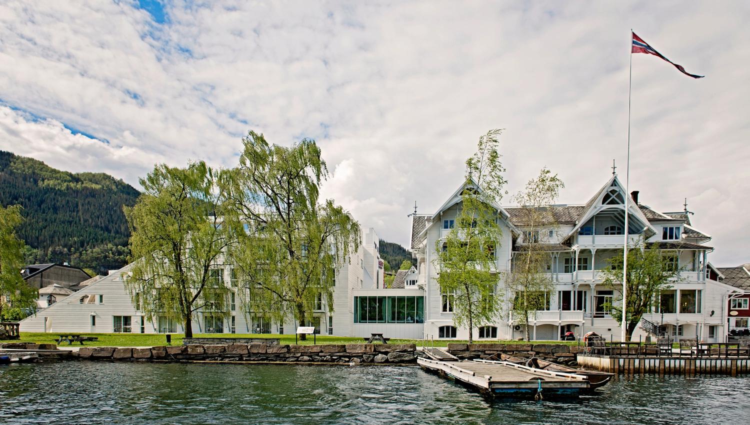 Thon Hotel Sandven – eit ikonisk hotell ved fjordkanten i Hardanger.