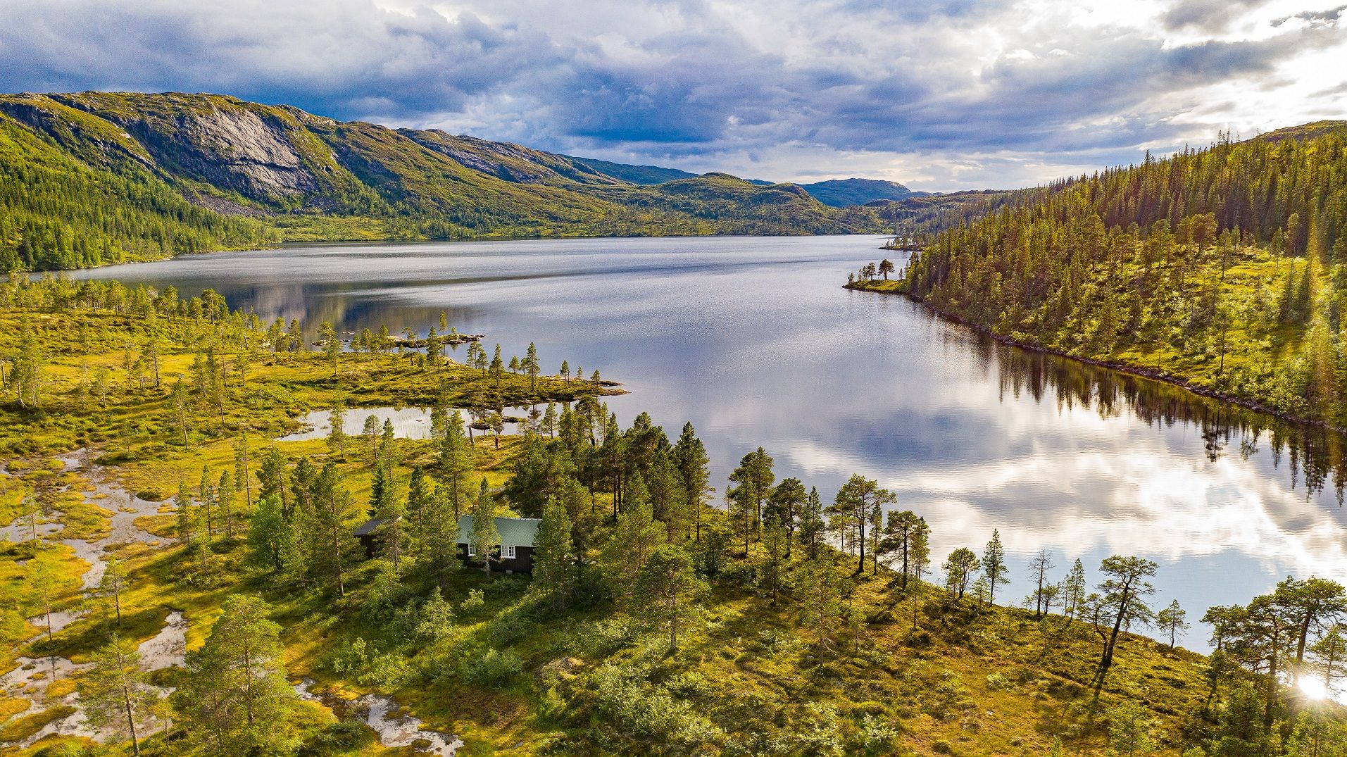 Kvernsjøhytta og Kvernsjøen i Snåsa