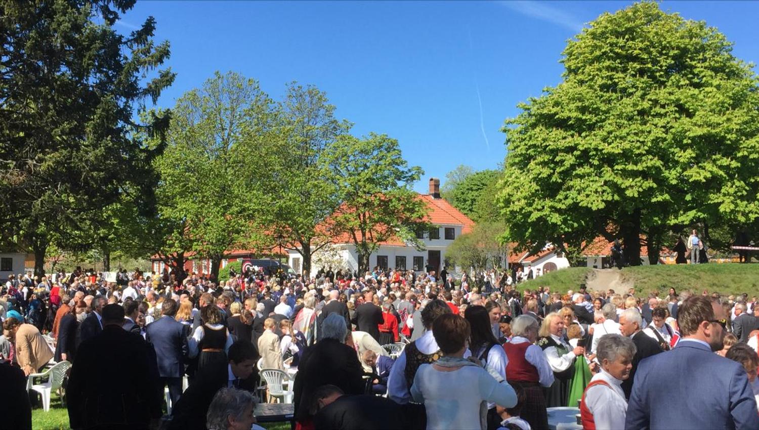 Folkemengde på Fredriksvern Verft