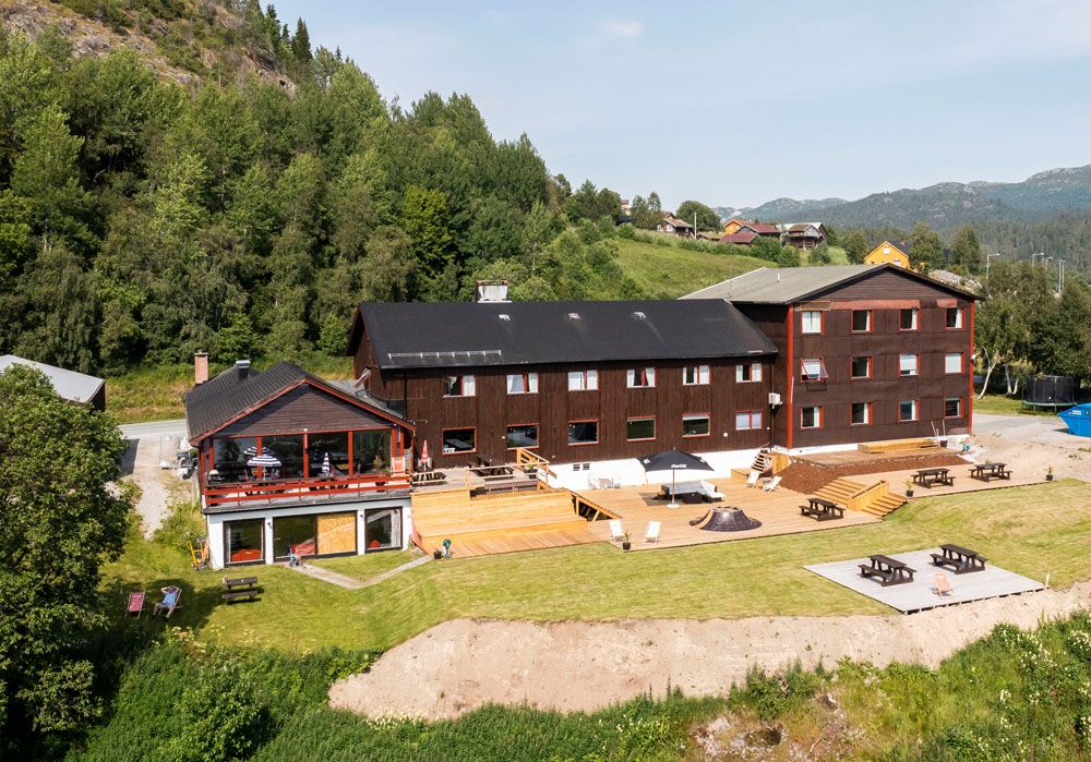 terrassen bak Austbø Hotell i Rauland
