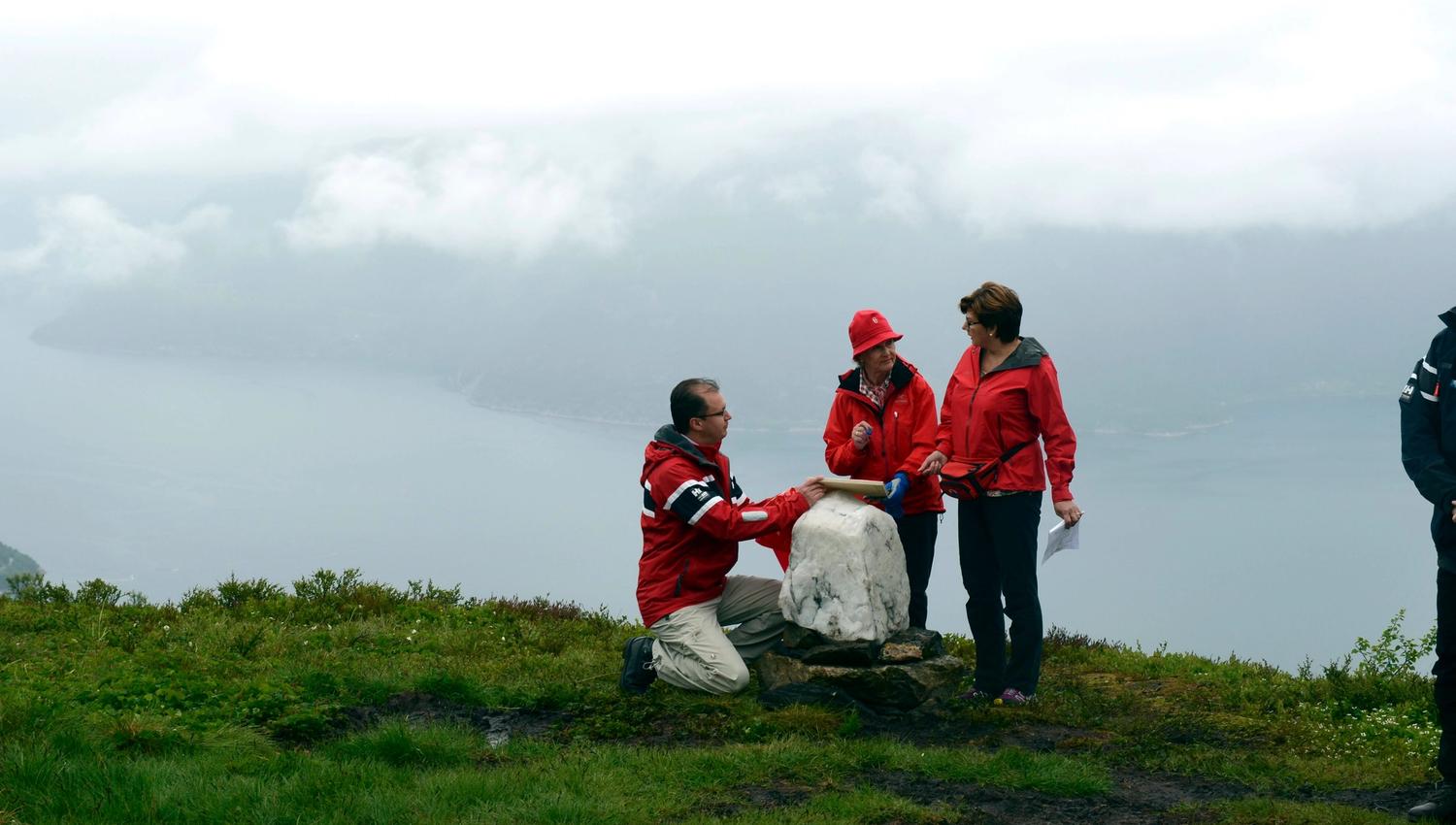 Trail opening day 29 June 2013 with HM Queen Sonja, mayor Solfrid Borge and Hans Edmund Utne of Hotel Ullensvang.