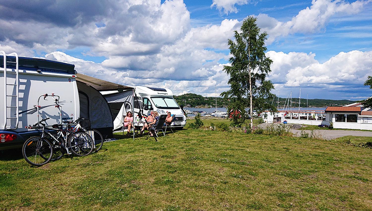 there is also the motorhome parking at restaurant Sjøterrassen