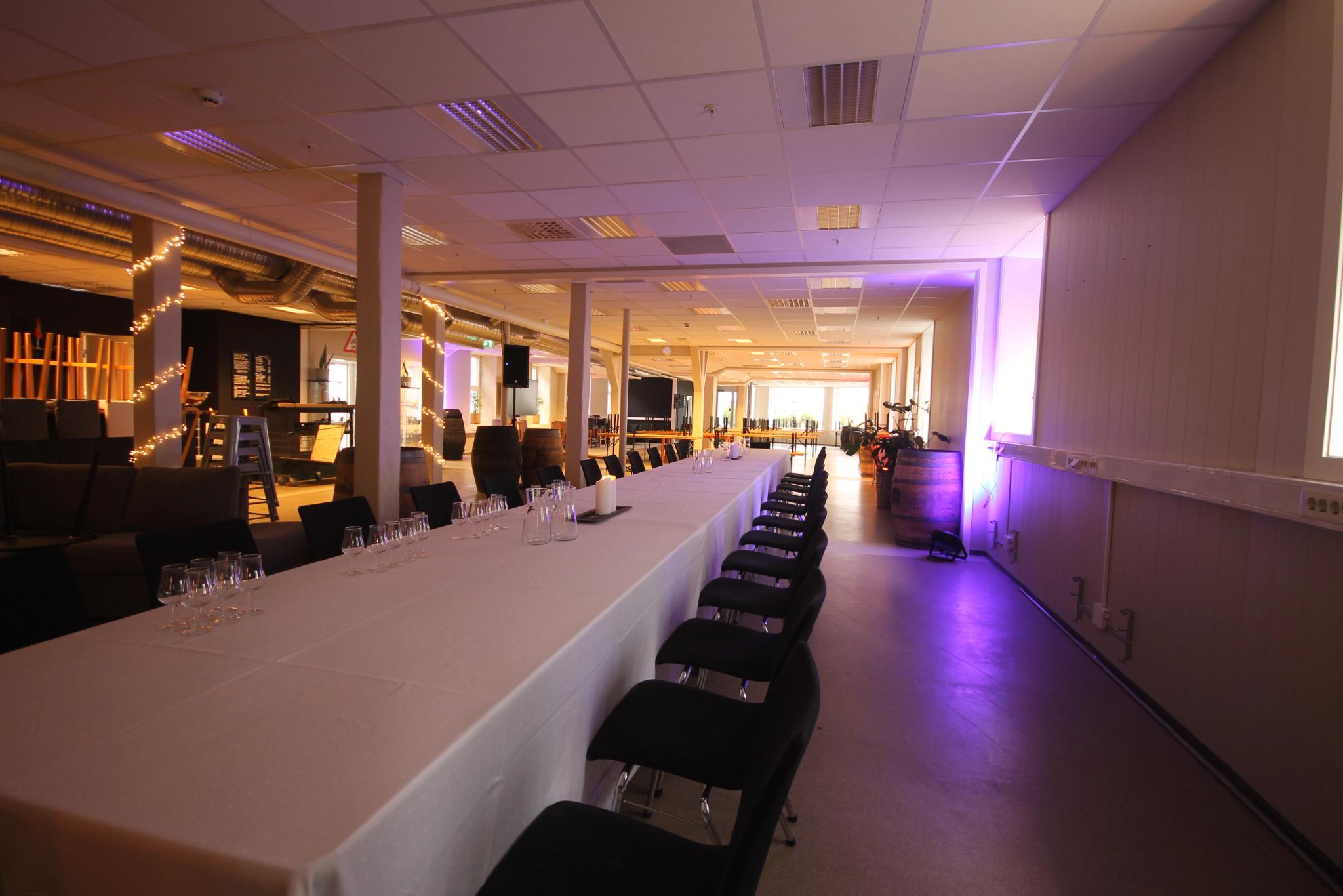 Fullt lokale m/Langbord