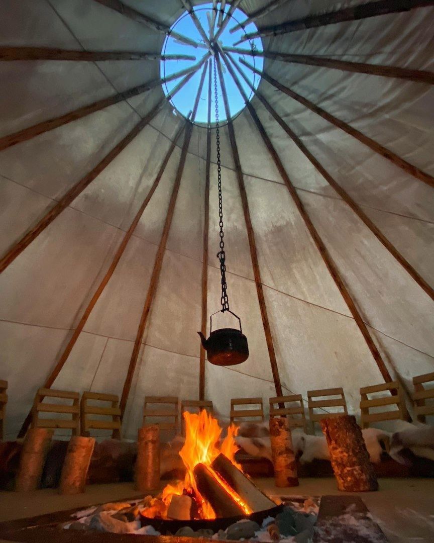 Inne i lavvoen på North Experience